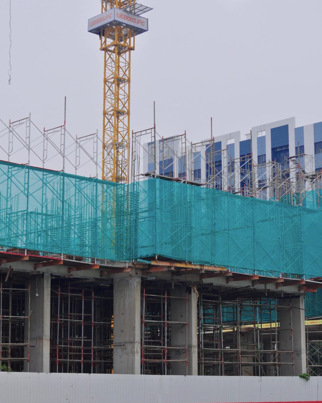 Tòa căn hộ Happy Home Thanh Hóa đang thi công lên tầng với cẩu tháp tháng 06/2026